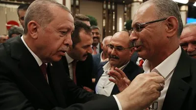 Erdoğan muhtarın sigara paketini aldı !