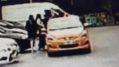 Turistleri dolandırıp yüzüne tükürdü