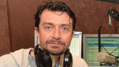 Radyo programcısı evinde ölü bulundu