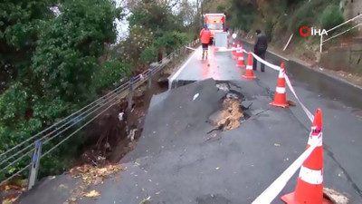 İstanbul'da hareketli dakikalar ! Yol çöktü
