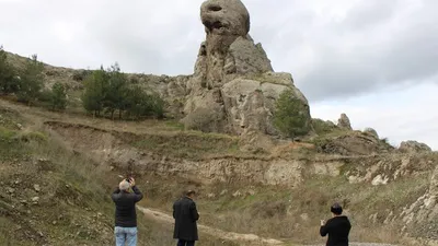 Canavar kaya görenleri şaşırtıyor