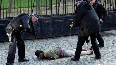 Londra'da alarm ! Polis etkisiz hale getirdi