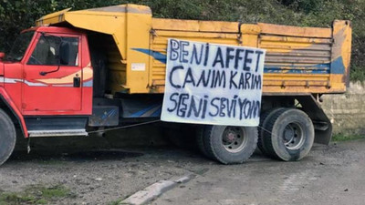Kamyon kasasında özür pankartı