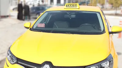 Kaçırıldığını zannedince taksiden atladı