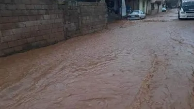 Okulun istinat duvarı çöktü