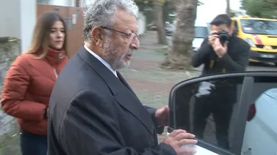 Metin Akpınar ve Müjdat Gezen polis eşliğinde adliyeye götürüldü
