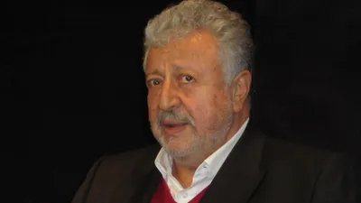 Metin Akpınar'dan evinin önünde açıklama
