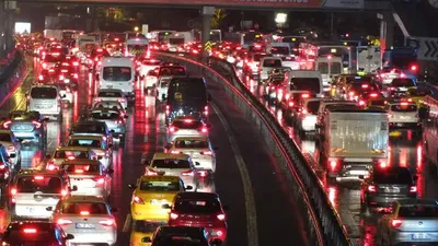 İstanbullular dikkat ! Bu sabah trafik felç oldu
