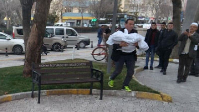 Belediyenin önünde kefenli eylem !