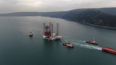 İstanbul Boğazı'ndan bir dev geçti