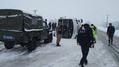 Elazığ'da işçi servisi devrildi: 16 yaralı