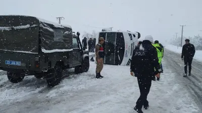 Elazığ'da işçi servisi devrildi: 16 yaralı