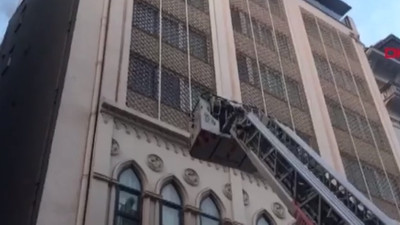 Karaköy'de 9 katlı bir otelde yangın paniği