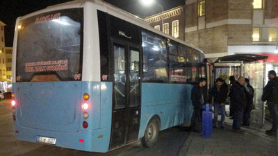 Katliam olacaktı ! Otobüs durağa daldı