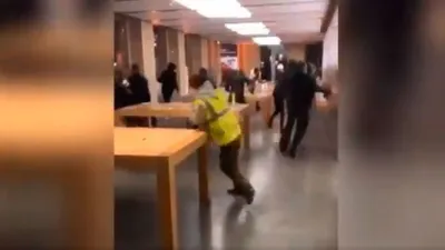 Fransa'da Apple mağazası yağmalandı