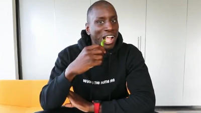 Demba Ba’dan ALS'ye acı biberli destek