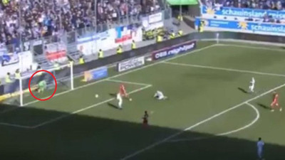 Su içerken gol yedi !