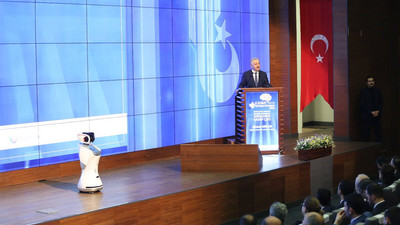 Bakan Arslan'ı kızdıran robot