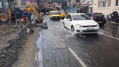 Beşiktaş'ta su borusu patladı