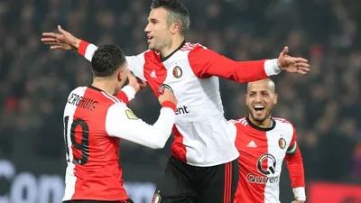 Van Persie siftah yaptı !