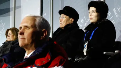 Tarihi an ! K.Kore lideri Kim'in kardeşi ile yan yana...
