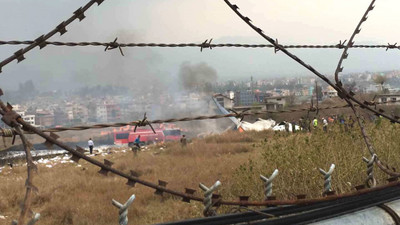 Nepal'de yolcu uçağı düştü ! Çok sayıda ölü var