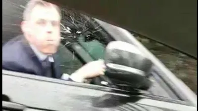 Taraftara tükürdü, kanaldan kovuldu !
