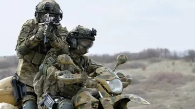 Afrin'deki mehmetçik motorlarla terörist avında
