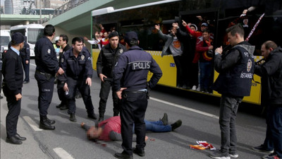 Galatasaraylı taraftar otobüsten düştü !