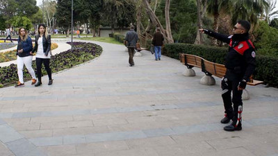 Parktaki arılar vatandaşları soktu !
