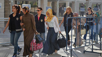 ''Güzel kızları bürokratlara veririz''