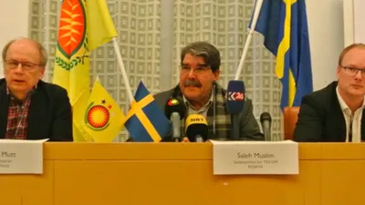 İsveç'te skandal ! PYD flaması altında Salih Müslim'i konuşturdular