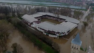 Er meydanı sular altında kaldı !