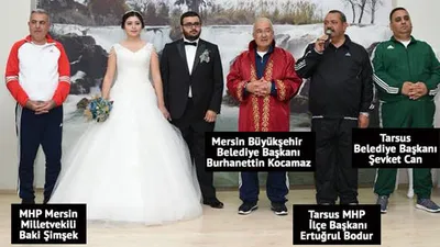 Belediye başkanının kızının düğününe eşofmanla katıldılar