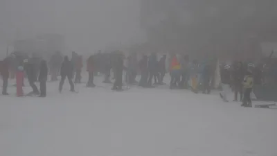 Yoğun kar ve sise rağmen Uludağ doldu taştı
