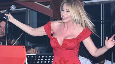 Göğüslerindeki silikonları yeniletti