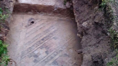 Tuvalet çukuru kazarken bakın ne buldu !