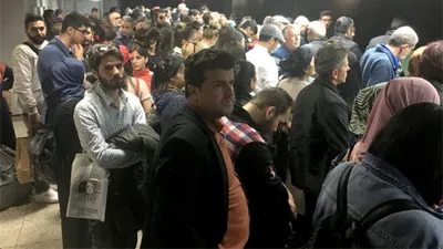 Marmaray'da intihar şoku ! Çantasını çıkarıp atlamış