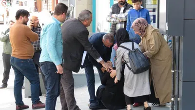 Asansör açılınca dehşete düştüler !