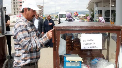 Bu simitçiyi görenler şaşırıyor !
