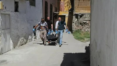 40 yıllık eşini çekiçle katletti