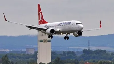Atatürk Havalimanı'nda alarm ! 2 uçak pisti pas geçti