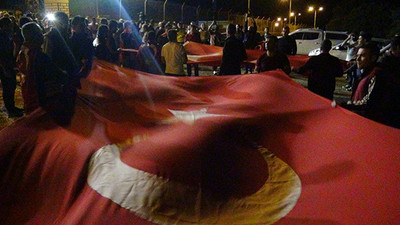 Türk Bayrağı'nı kapan soluğu orada aldı