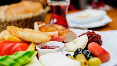 Oruç tutarken çabuk acıkmamak için sahurda bu yiyeceklerden uzak durun