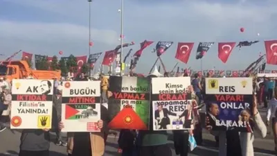 Kudüs mitingine bu pankartlarla sızdılar