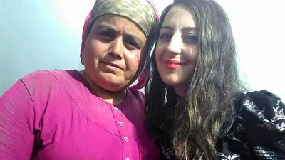 Yılan öldürmek isterken kendini vurdu