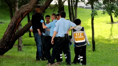 Taksim'de ağaca asılı ceset şoku