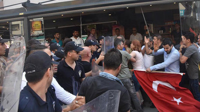 İzmir'de eyleme polis müdahalesi