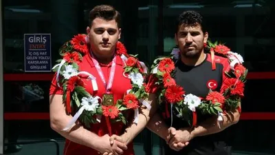 Avrupa şampiyonu Rıza Kayaalp'e coşkulu karşılama