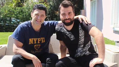 ''Yiyen varsa gelsin! Ezer, çiğnerim''
